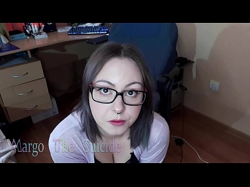 ❤️ სექსუალური გოგონა სათვალეებით ღრმად იწოვს დილდოს კამერაზე ❤ პორნო ჩვენთან ☑