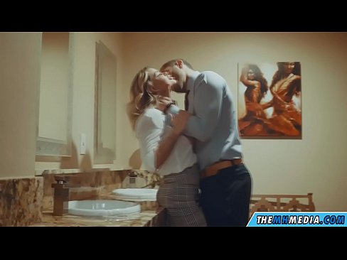 ❤️ როცა მკერდი ქერა აცდუნებს საჯარო საპირფარეშოში ❤ პორნო ჩვენთან ☑